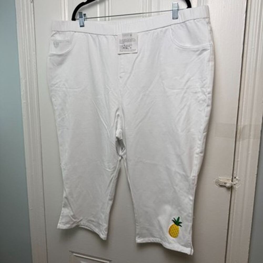 Quacker Factory DreamJeannes Embellished Capris Pineapple White Size 2X NWOT